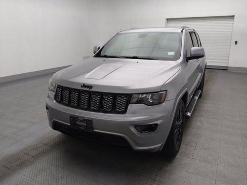 Used 2019 Jeep Grand Cherokee Altitude image 15