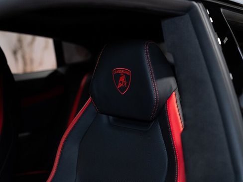 Used 2025 Lamborghini Urus SE AWD/4WD image 14