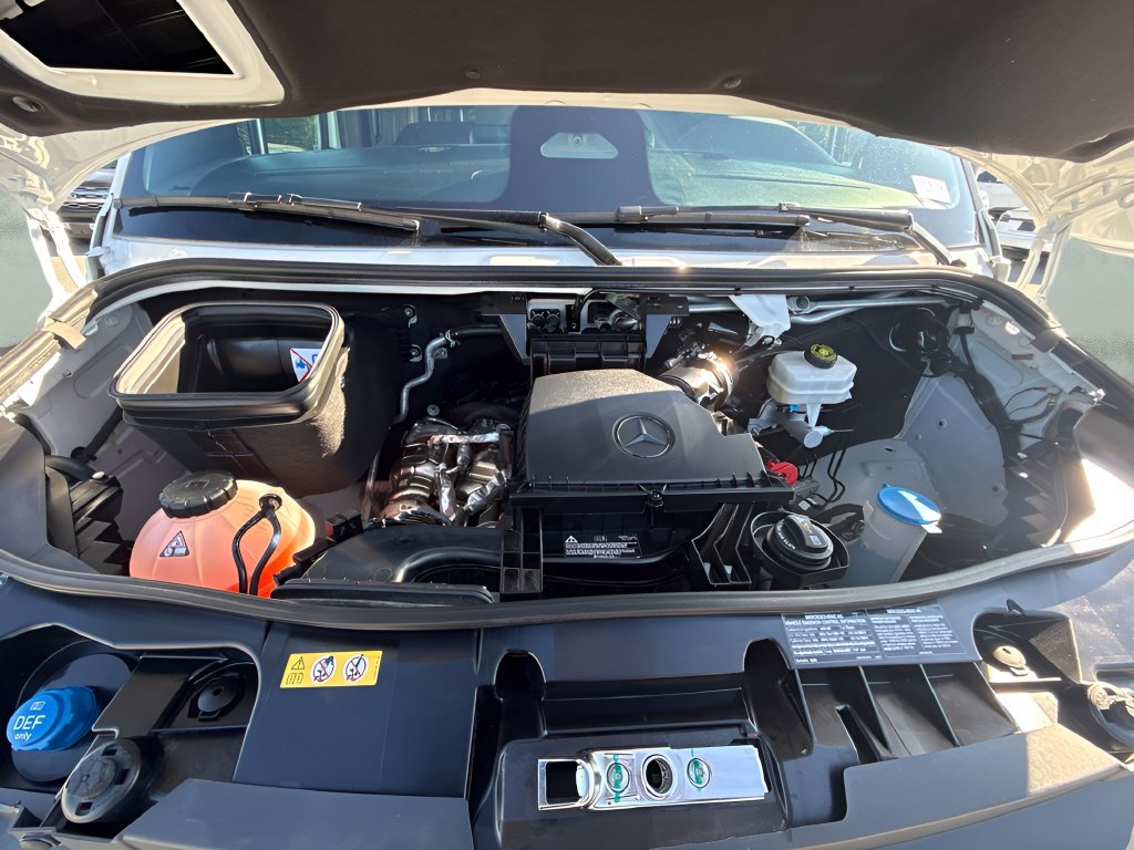Used 2025 Mercedes-Benz Sprinter 2500 image 27