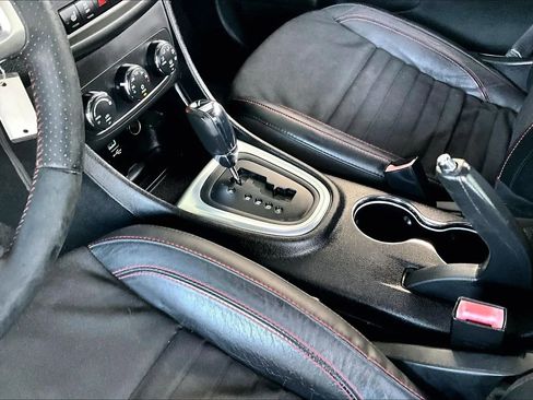 Used 2013 Dodge Avenger R/T image 14