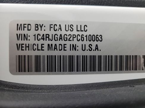 Used 2023 Jeep Grand Cherokee Laredo image 33