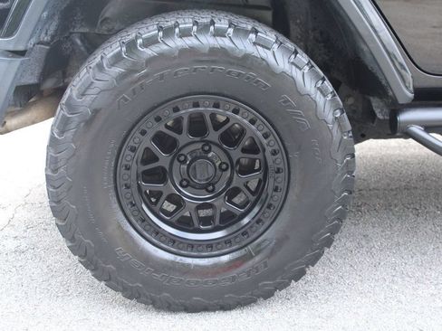 Used 2018 Jeep Wrangler Unlimited Rubicon AWD/4WD image 38