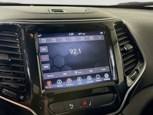 Used 2019 Jeep Cherokee Limited AWD/4WD image 16