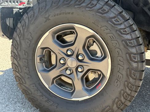 Used 2021 Jeep Gladiator Rubicon AWD/4WD image 11