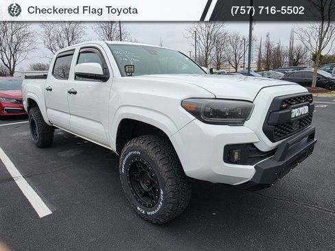 Used 2022 Toyota Tacoma SR image 3