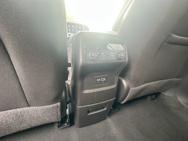 Used 2023 GMC Acadia SLE FWD image 25