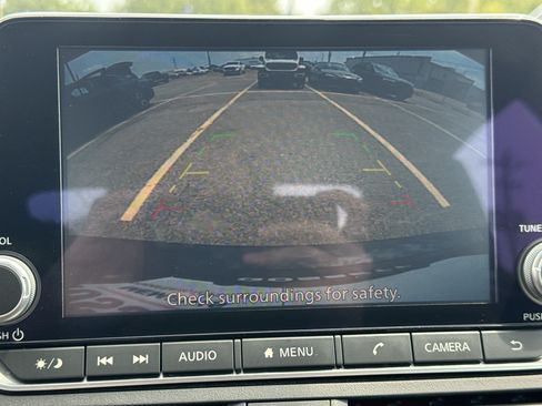 Used 2025 Nissan Altima 2.5 SV FWD image 13