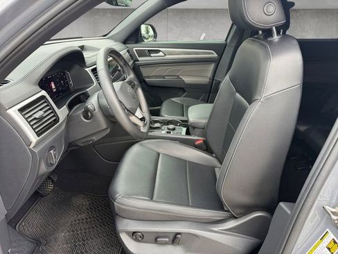 Used 2022 Volkswagen Atlas Cross Sport SE image 19