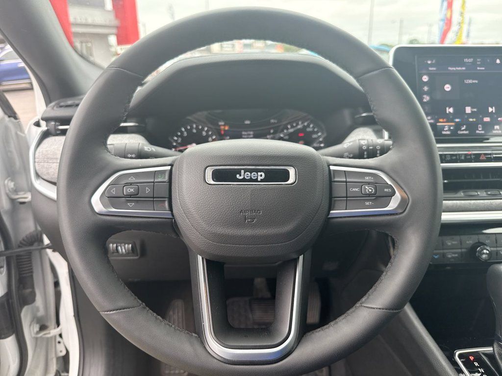 Used 2025 Jeep Compass Latitude w/ Sun & Sound Group AWD/4WD image 24