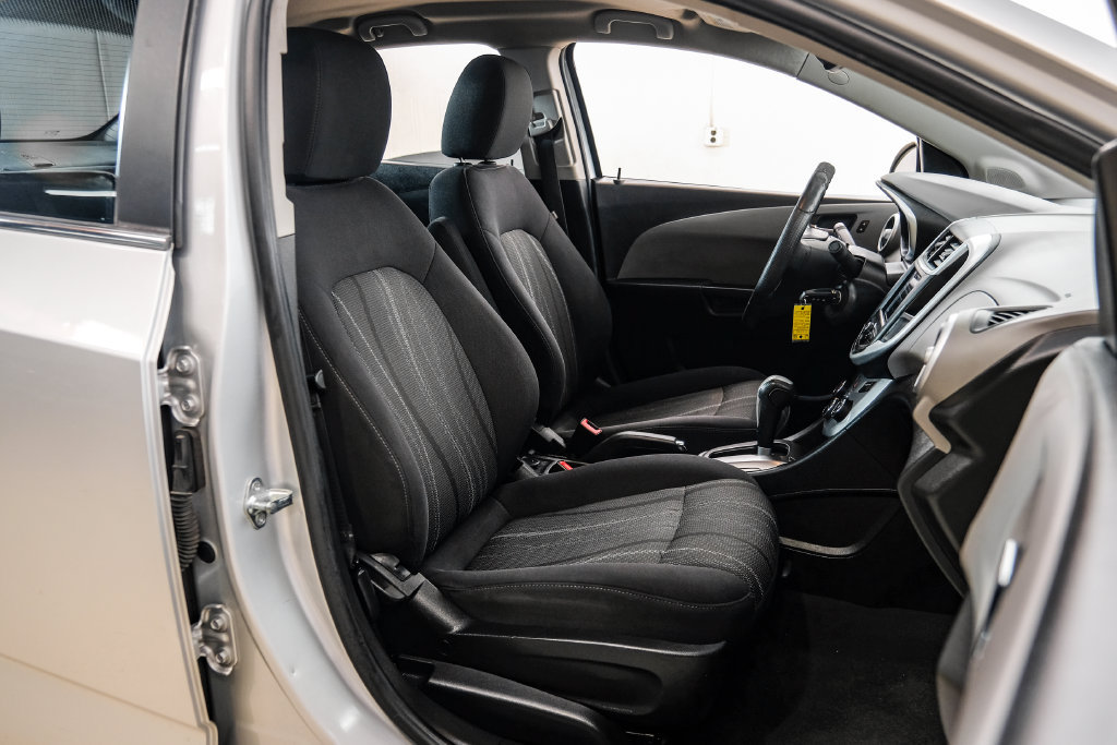 Used 2020 Chevrolet Sonic LT FWD image 42