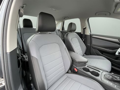 New 2025 Volkswagen Jetta SE image 19