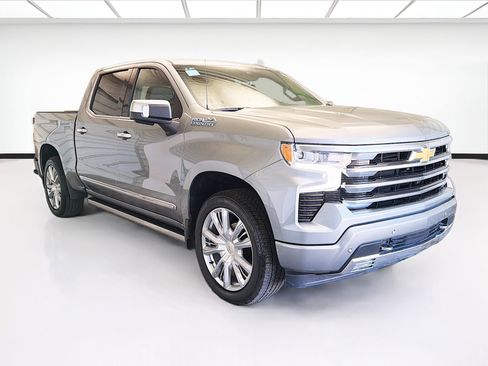Used 2025 Chevrolet Silverado 1500 High Country w/ High Country Premium Package image 3