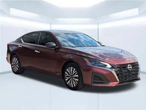 Used 2024 Nissan Altima 2.5 SV image 9