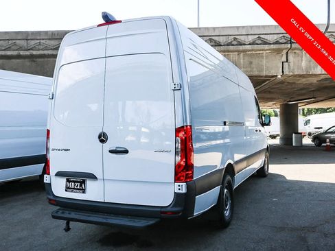 Used 2024 Mercedes-Benz Sprinter 2500 image 6