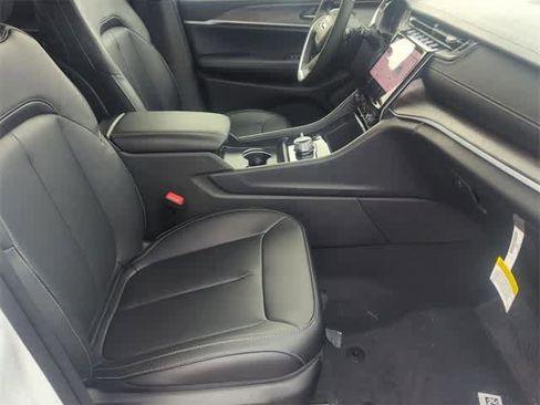 New 2025 Jeep Grand Cherokee Limited image 21