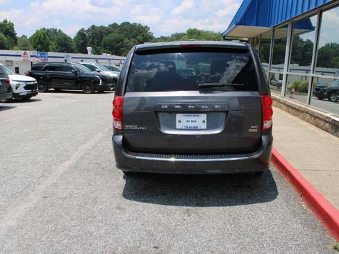 Used 2018 Dodge Grand Caravan SXT FWD image 5