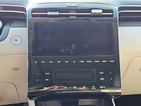 Used 2024 Hyundai Tucson Limited image 23