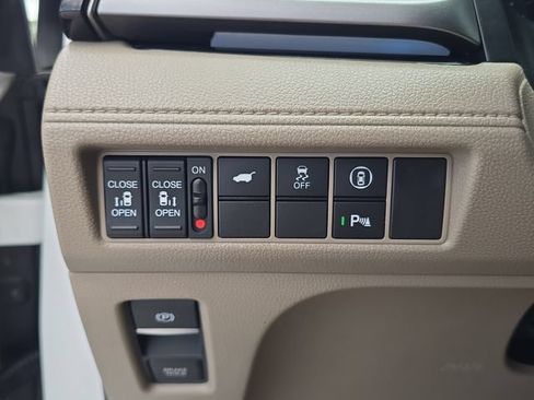 Used 2023 Honda Odyssey Touring image 25