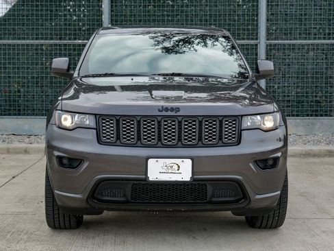 Used 2019 Jeep Grand Cherokee Altitude AWD/4WD image 5