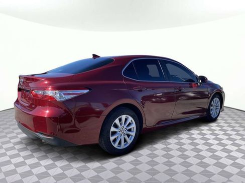 Used 2020 Toyota Camry LE image 3