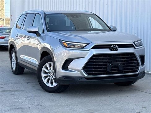 Used 2025 Toyota Grand Highlander AWD image 2