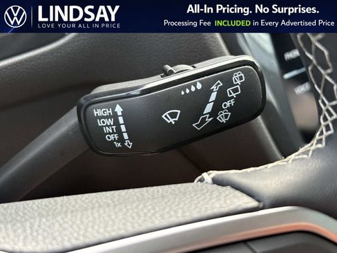 Used 2023 Volkswagen Tiguan SE w/ Panoramic Sunroof Package image 21