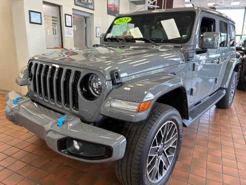 Used 2023 Jeep Wrangler Unlimited Sahara AWD/4WD image 8