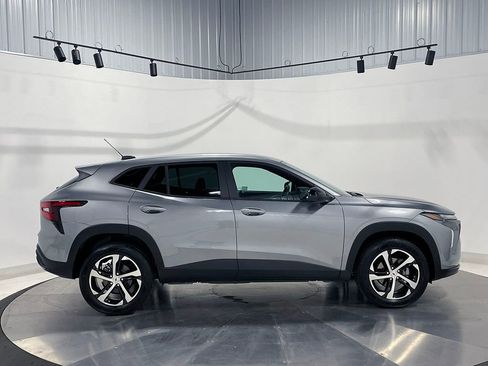 Used 2024 Chevrolet Trax RS FWD image 10