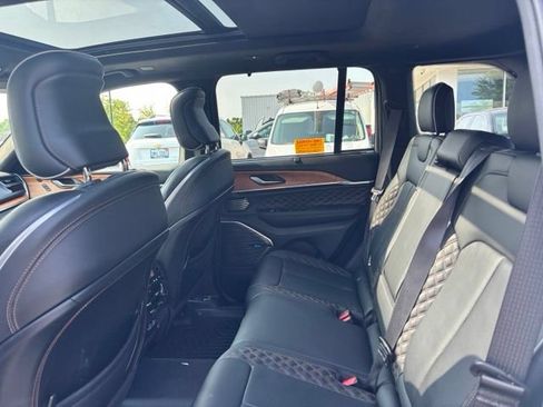 Used 2023 Jeep Grand Cherokee Summit AWD/4WD image 10