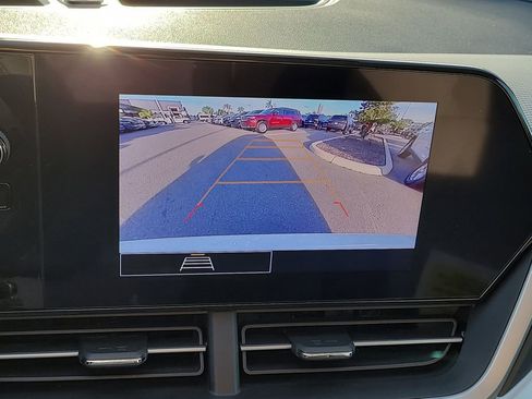 Used 2025 Chevrolet Trax LS image 17