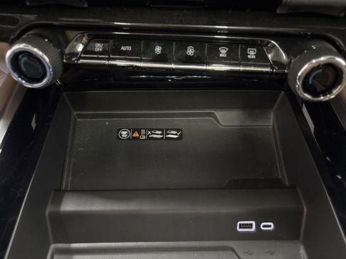 Used 2026 Chevrolet Suburban High Country AWD/4WD image 18