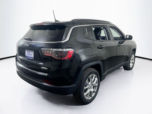 Used 2022 Jeep Compass Latitude w/ Sun and Sound Group AWD/4WD image 5