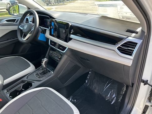 New 2026 Volkswagen Taos SE image 43