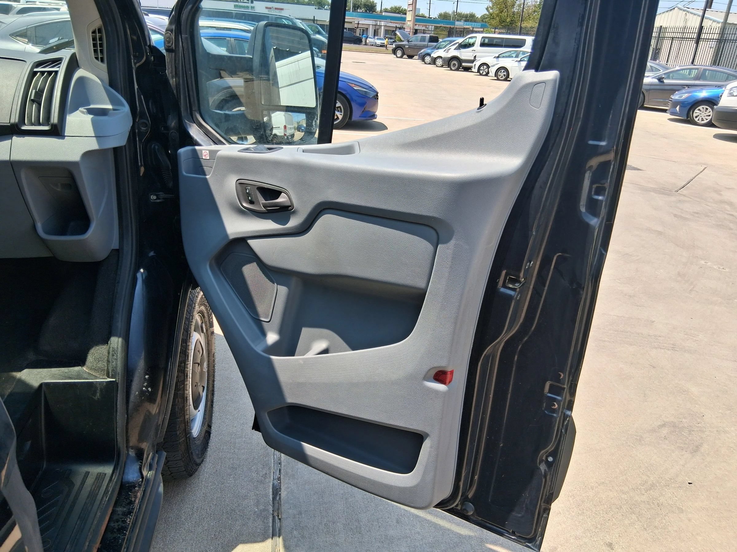 Used 2019 Ford Transit 150 XL RWD image 33