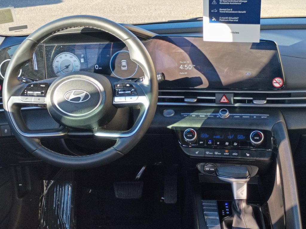Certified 2025 Hyundai Elantra Limited FWD image 21