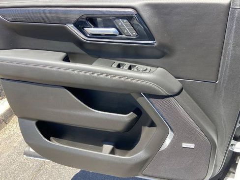 Used 2025 GMC Yukon Elevation AWD/4WD image 18