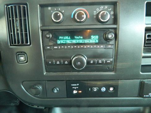 Used 2017 GMC Savana 2500 image 19