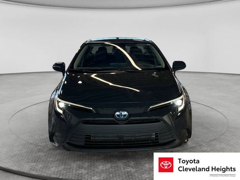 Certified 2025 Toyota Corolla LE AWD/4WD image 2