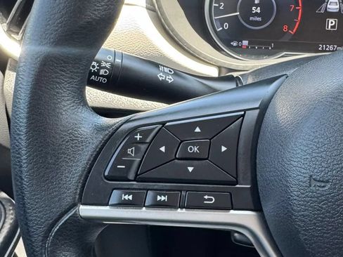 Used 2021 Nissan Versa SV FWD image 39