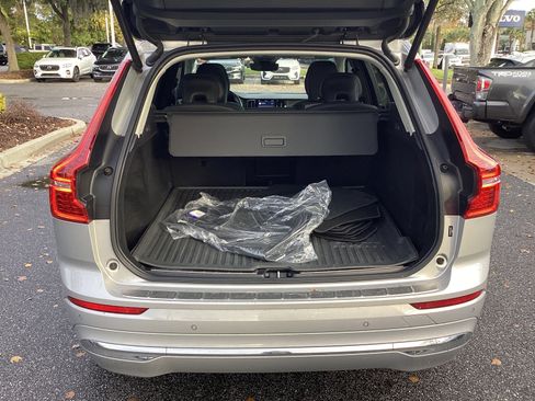 Certified 2022 Volvo XC60 B5 Inscription w/ Climate Package image 34