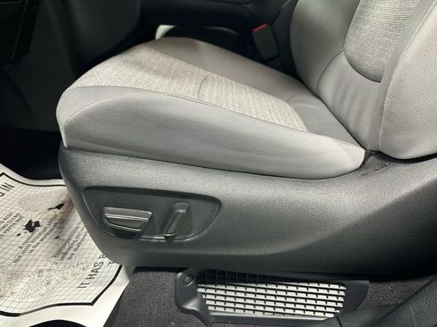 Used 2025 Toyota Sienna LE image 12