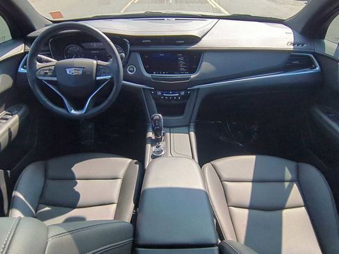 Used 2025 Cadillac XT6 Luxury image 13