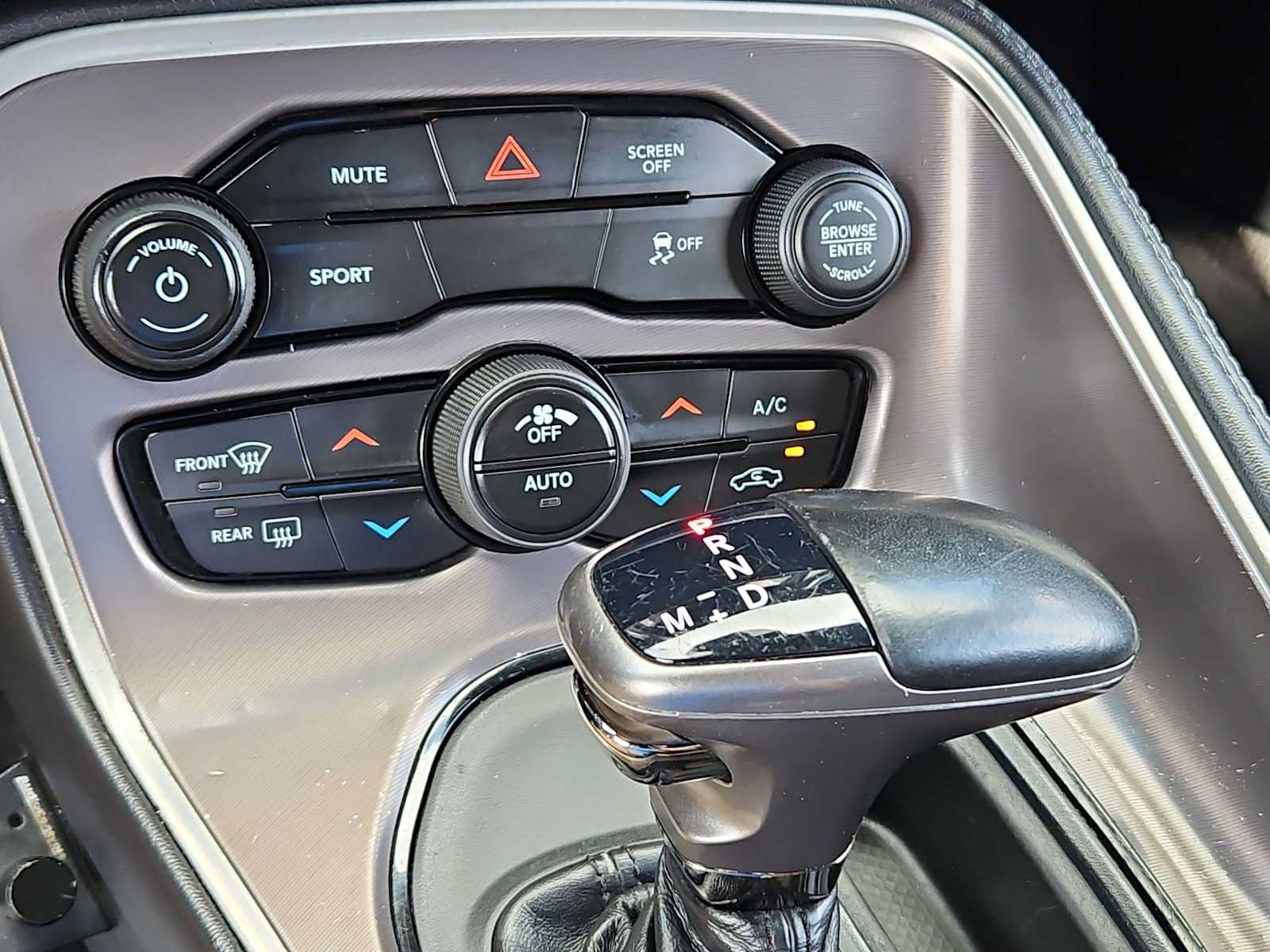 Used 2020 Dodge Challenger SXT RWD image 31