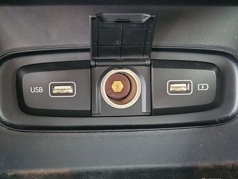 Used 2022 Hyundai Venue Limited w/ Cargo Package image 34