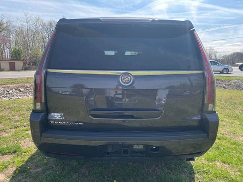 Used 2015 Cadillac Escalade Luxury image 4