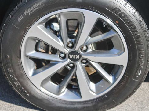 Used 2019 Kia Sorento EX FWD image 9