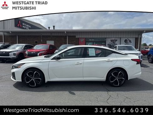 Used 2024 Nissan Altima 2.5 SR FWD image 3