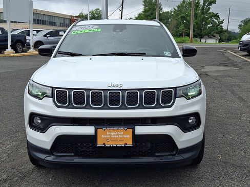 Used 2023 Jeep Compass Latitude AWD/4WD image 2