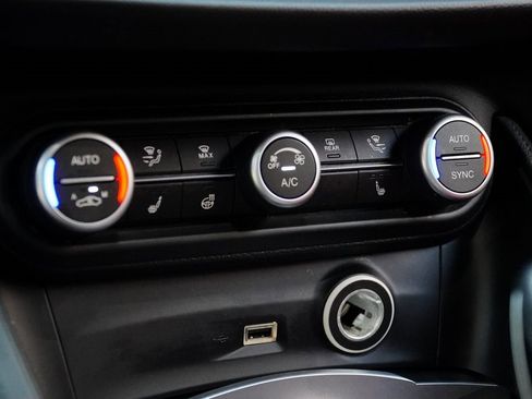 Used 2022 Alfa Romeo Stelvio Sprint image 20