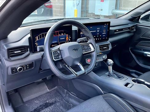 Certified 2025 Ford Mustang Coupe image 18